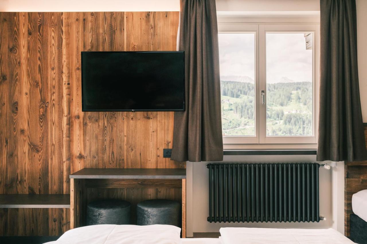 Kristiania Small Dolomites Hotel Selva di Val Gardena Bagian luar foto